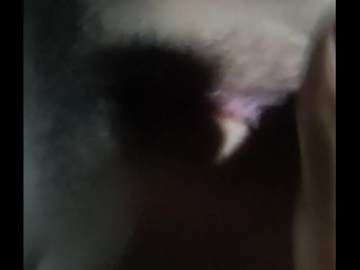 Sờ nghịch bướm dâm đãng lên đỉnh