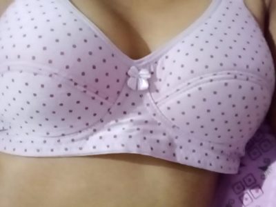 Hàng nứng quay video khoe vú to dâm đãng
