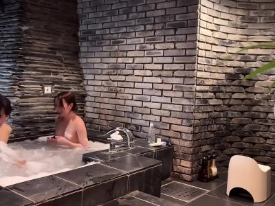 Gái xinh đãng dâm đụ cực sung trong bồn tắm cực phê