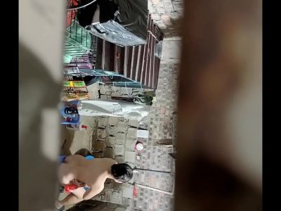 Quay lén em vợ đi làm về tắm đêm