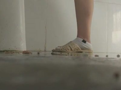 Quay trộm gái dâm đang rửa bướm phê quá đã