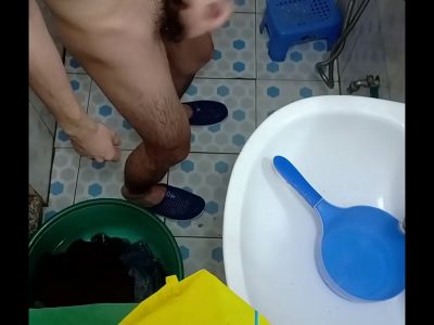 Anh trai dâm dục vừa tắm vừa sục cu cực phê