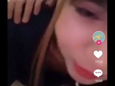 Gái xinh nứng lồn vừa live vừa địt kiểu doggy sướng rên