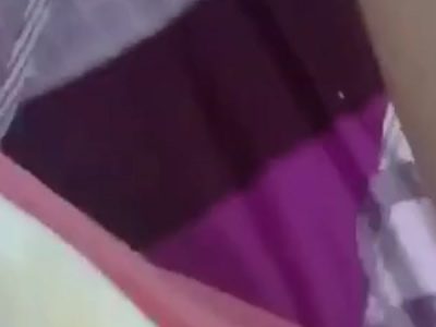 Thoa kem dưỡng cho vợ rồi tiện thể nghịch lồn