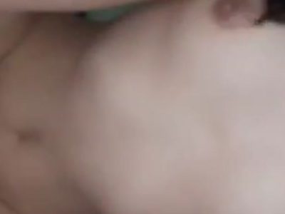 Bé Huyền dáng nuột cưỡi ngựa nhẹ nhàng sướng quá
