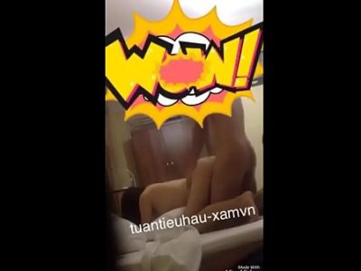 Địt gái xinh ngọt nước kiểu doggy cực sung đâm vào lồn sướng rên oai oái