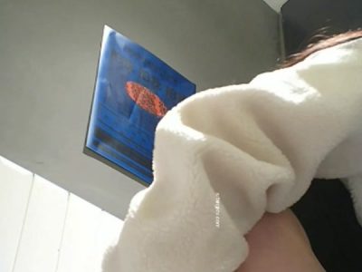 Quay trộm con em đi wc nứng dâm dục