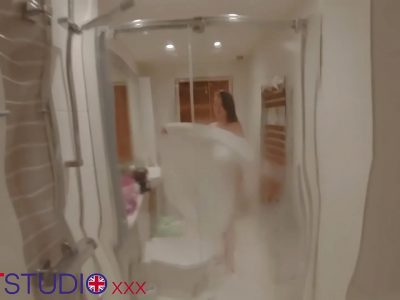 Quay lén em gái tây trắng nõn ngọt nước