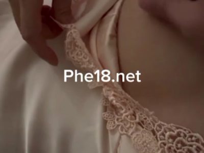 Chờ bạn some tới tranh thủ ngồi nghịch ti vợ để lấy hứng