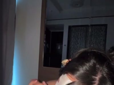 Bịt mắt con em gái dâm lại cho em bú buồi cuồng nhiệt