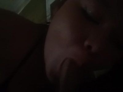 Bồ nứng cho anh ghệ quay video bú buồi trong đêm tối