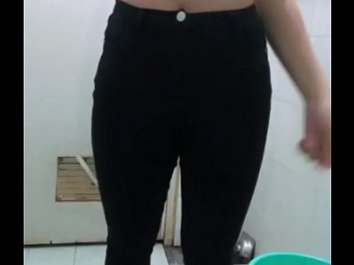 Quay video cởi đồ trong nhà tắm