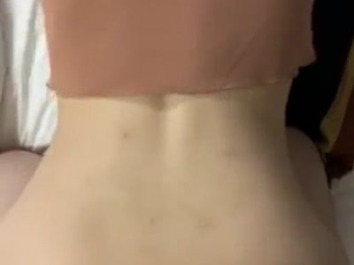 Bé ngoan chổng mông cong bướm bồ đụ doggy phê