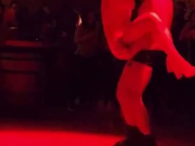 Sex show trong bar địt nhau siêu nứng