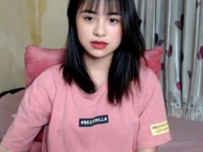 Sinh viên xinh gái áo hồng khoe mông lồn quá đã