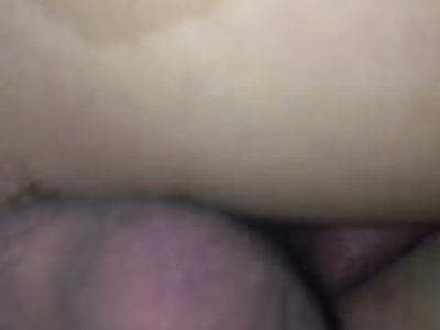 Nằm nghiêng em bị đụ lồn không bao sướng quá phê