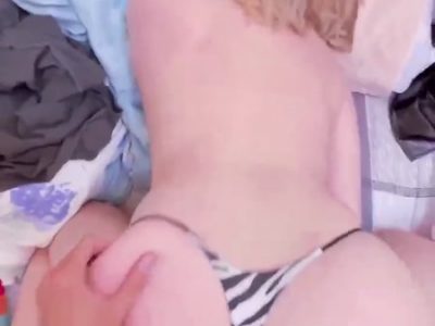 Gái gợi tình tóc ngắn dâm mông căng được ghệ doggy phê
