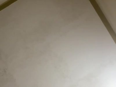 Gái xinh tuổi học sinh khoe hàng rồi đứng lên show bướm
