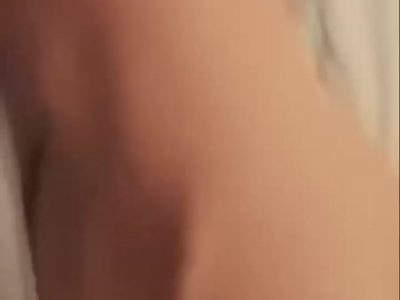 Nhét cặc vào đụ nhân trần cùng bé gái mới lớn non
