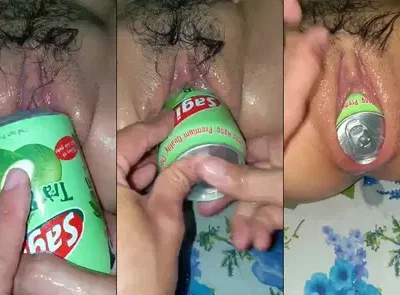 Em nhét chai nước vô lồn rộng dâm vãi