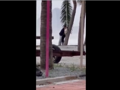 Quay lén đôi trẻ địt nhau giữa đường cực phê