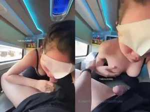 Máu nứng lồn địt nhau trên xe khách cực phê