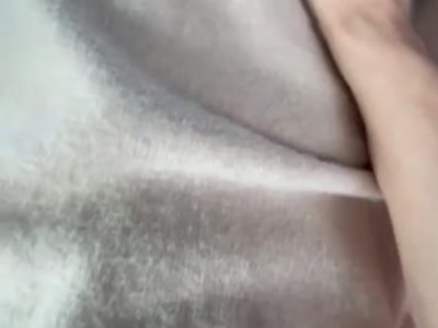 Nứng quá rồi doggy con ghệ ngay trên oto quá đã