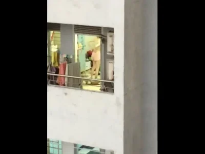 Quay lén em hàng xóm hớ hênh thay quần áo