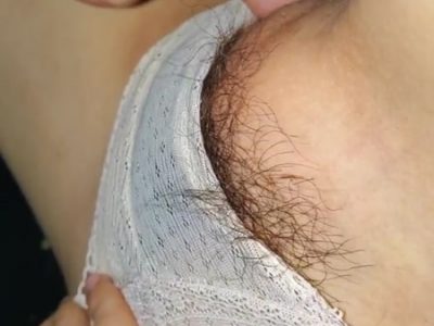 Vợ ngoan nứng lồn nằm im cho chồng nhét cu không bao đụ