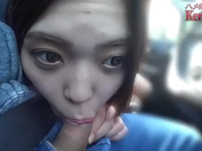 Cô nàng dâm ngậm cu trên xe nứng quá trời