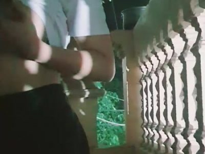 Cho anh bồ bóp vú làm tình ngoài ban công siêu đã