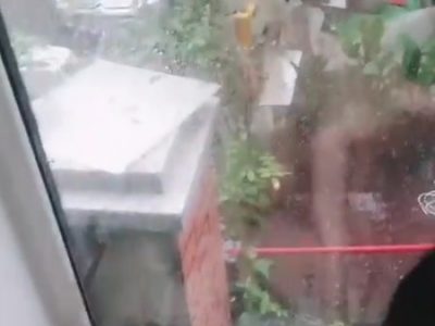 Trời mưa đụ bướm gái nứng dáng ngon doggy quá đã