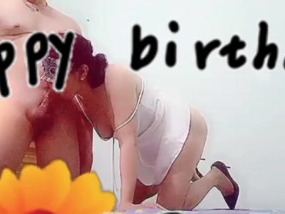 Sinh nhật mẹ yêu, cho mẹ thổi nến quá đã