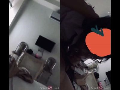 Em gái kính cận bú mút cu dâm nhiệt tình