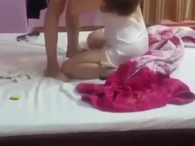 Cô em nứng bú cu cho anh xuất tinh
