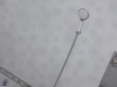 Quay lén chị gái ruột tắm mà kích thích quá