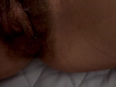 Vừa đụ xong anh lau lồn múp nhiều nước cho bé yêu