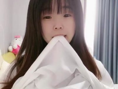 Ghệ nuột nà mới lớn em khoe vú bú sướng đỉnh phê lòi