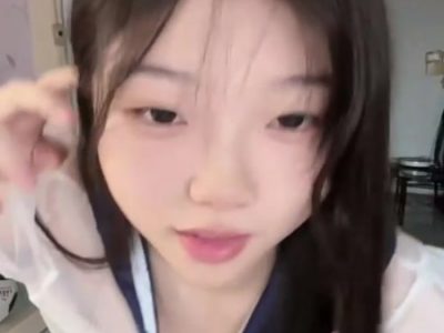 Gái xinh dáng cực nuột nà vú bự show hàng nứng quá