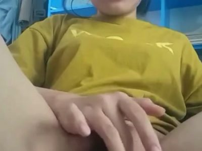 Cô sinh viên nứng lồn móc bím siêu đã
