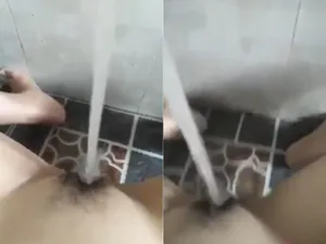 Em gái dâm vl thủ dâm cực mạnh với vòi nước