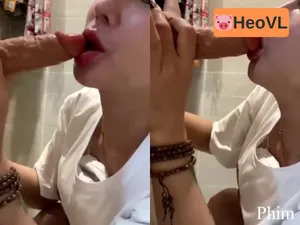 gạ con vợ dâm vào nahf tắm bú con cặc gân guộc của anh đã quá