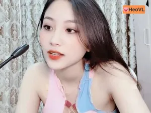 Em gái xinh dáng ngon trắng nõn vú đẹp hàng cực hấp dẫn