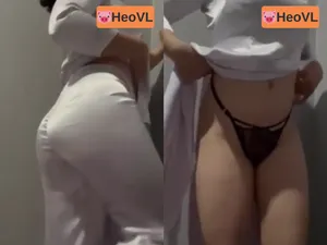 Em áo dài dâm quá showw hàng quần lọt khe cực phê