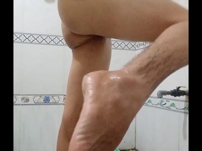 Girl nứng đi tắm khoe lồn dâm dục
