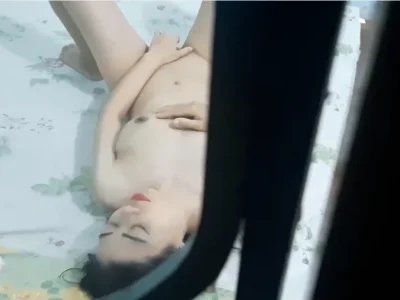 Quay lén em hàng xóm nứng thủ dâm