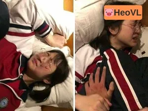 Em vừa đi học về đã gạ em vào nhà nghỉ bắt bú cu nện sưng lồn em rồi
