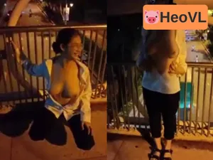 Dẫn xem yêu vú to lên cầu show cặp vú xệp cực phê