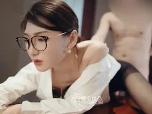 Phục vụ cho sếp nữ chân dài đãng dâm sướng tê lồn
