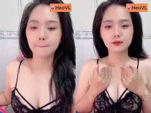 Gái xinh lồn dâm dục show con hàng trắng nõn cực múp